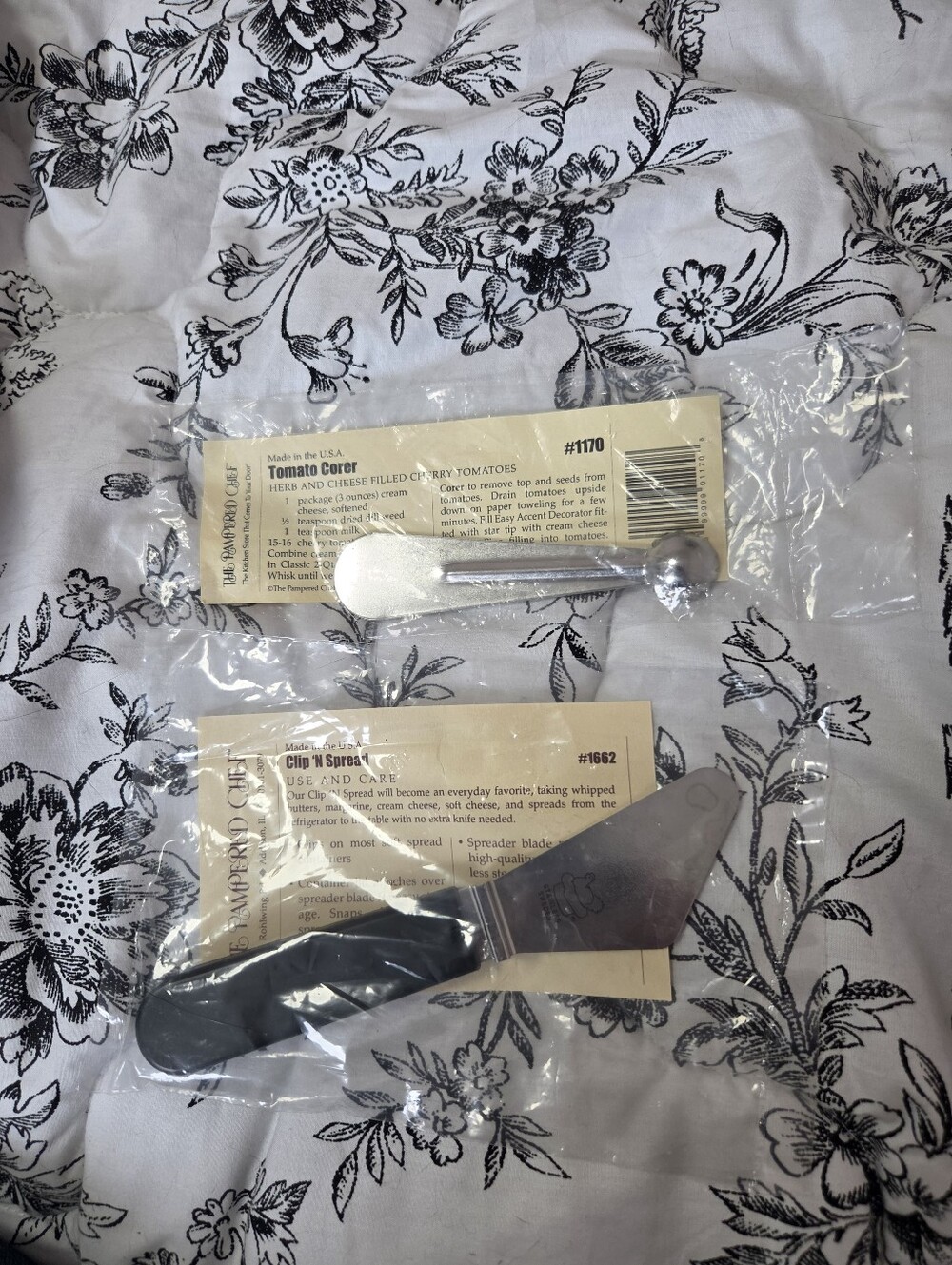 Pampered Chef Spreader Angled Clip 'N spread With Tomato Corer NEW IN PACKAGE
